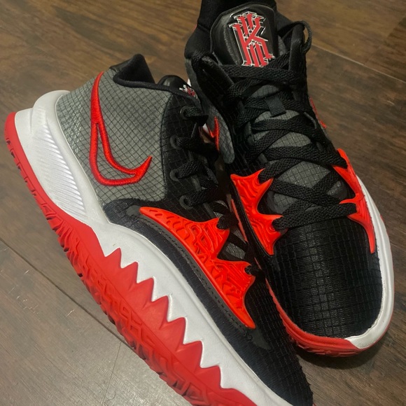 kyrie 4s red